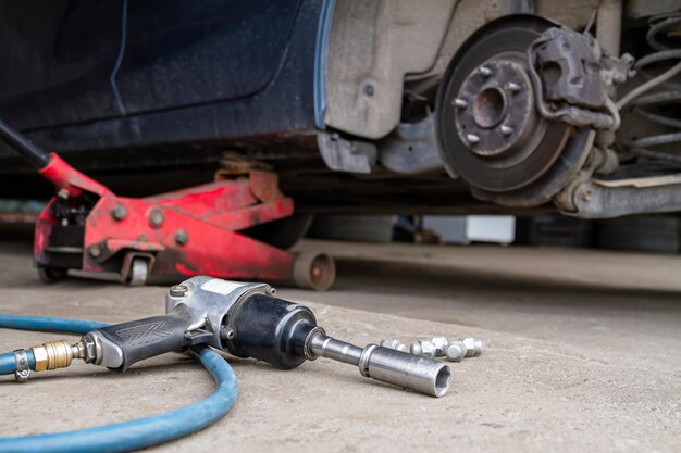 pneumatic-wrench-tool-asphalt-car-jack-lift-up-body-changing-tire_98862-823